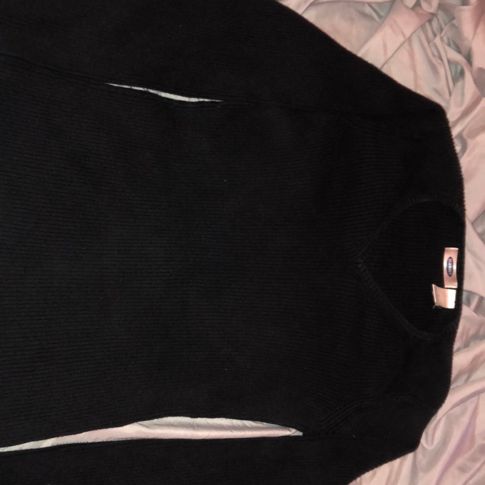 Black long sleeved top super cute but doesn’t fit me